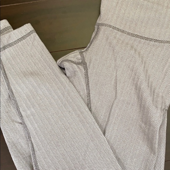 Lululemon size 2 - Picture 2 of 4